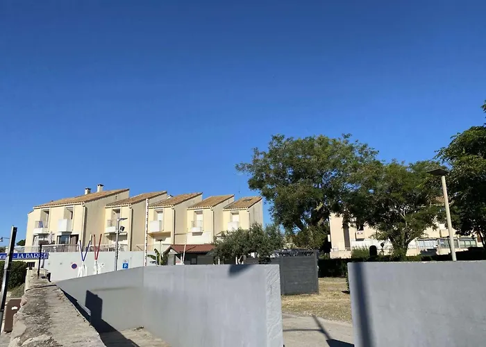 Avec Balcon, Parking Et Wi-fi Pres Des Thermes De - Fr-1-553-202 Lägenhet *